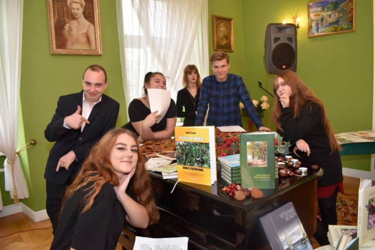 Spotkanie z poetką - Danutą Olczak w ramach cyklu Bardzo Kulturalny Gość