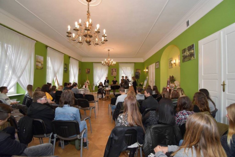 Spotkanie z poetką - Danutą Olczak w ramach cyklu Bardzo Kulturalny Gość