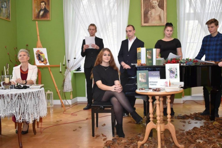 Spotkanie z poetką - Danutą Olczak w ramach cyklu Bardzo Kulturalny Gość