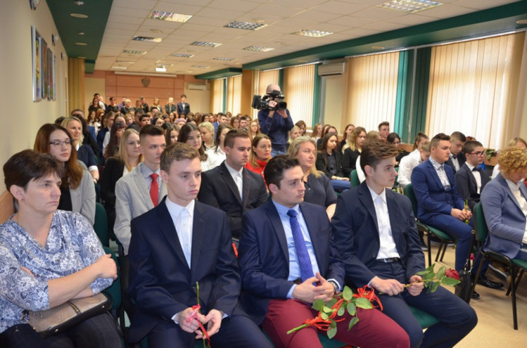 Starostwo uczciło Dzień Nauki Polskiej wręczając stypendia