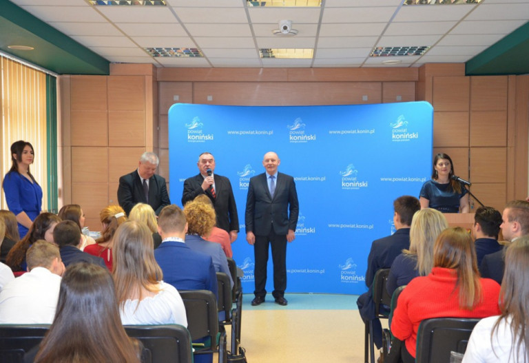 Starostwo uczciło Dzień Nauki Polskiej wręczając stypendia
