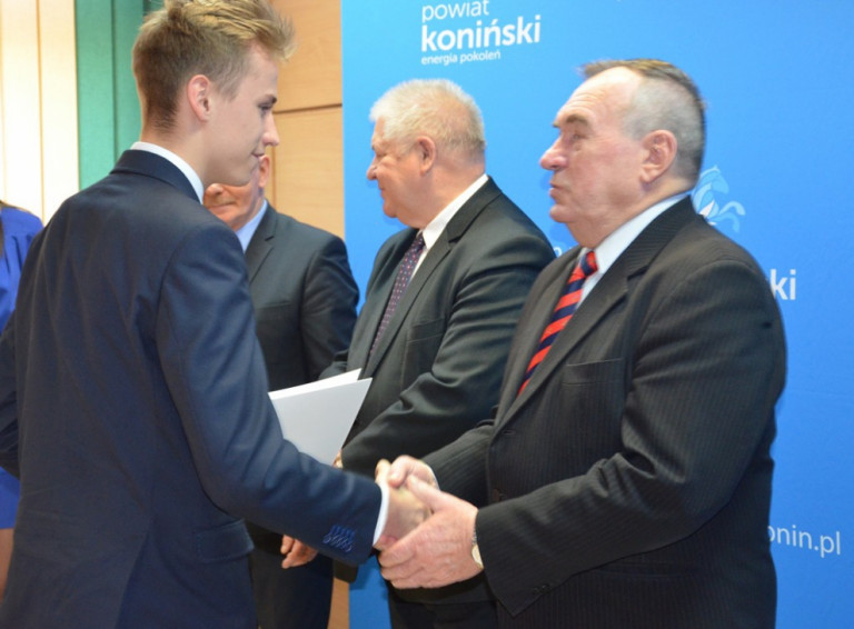 Starostwo uczciło Dzień Nauki Polskiej wręczając stypendia