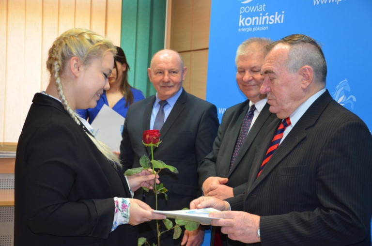 Starostwo uczciło Dzień Nauki Polskiej wręczając stypendia