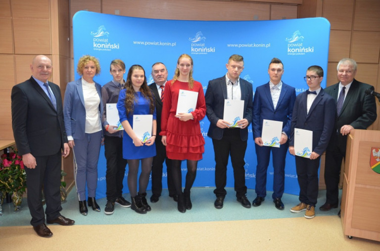 Starostwo uczciło Dzień Nauki Polskiej wręczając stypendia