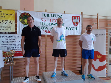 Radni powiatu konińskiego na podium turnieju tenisa stołowego w Witkowie