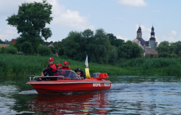 100 kajakarzy na tropie Wielkiej Pętli Wielkopolski - łódka WOPR