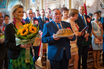 Dożynki 2021 - starosta Stanisław Bielik i przewodnicząca Żanetta Matlewska w Kościele w Skulsku