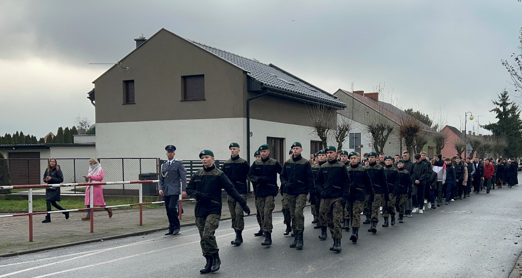 Uroczystość nadania sztandaru ZSOT w Kleczewie