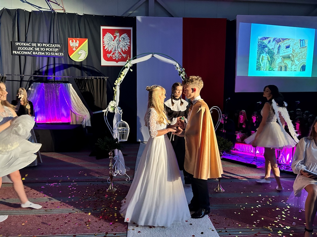 Uroczystość nadania sztandaru ZSOT w Kleczewie