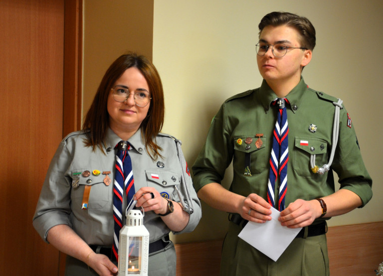 Starosta przyjął od harcerzy Betlejemskie Światło Pokoju