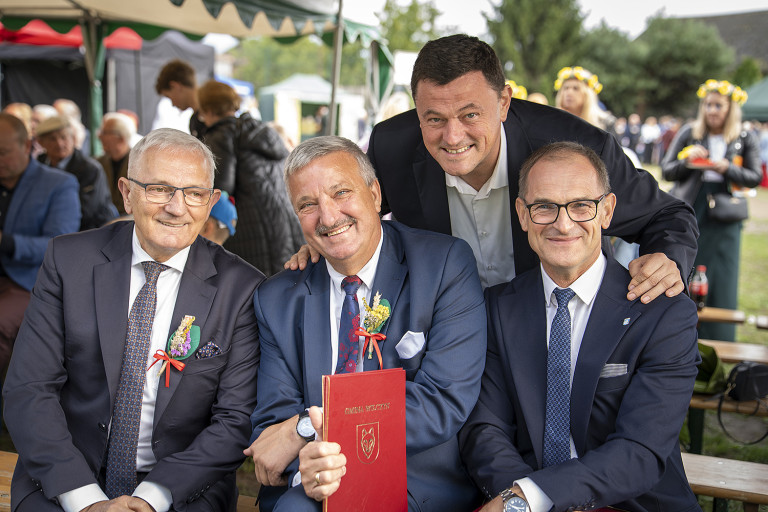 Dożynki Powiatowo-Gminno-Parafialne w Rzgowie ? święto plonów i wdzięczności rolnikom