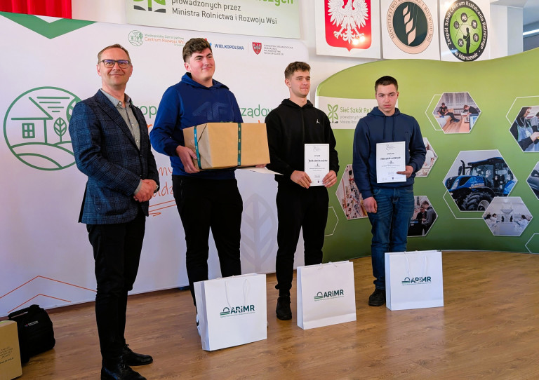 Uczniowie ZSEU w Żychlinie wśród najlepszych w województwie