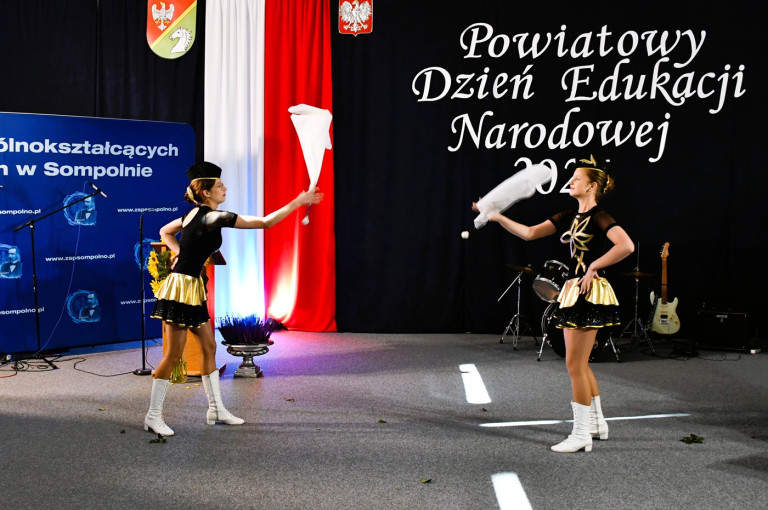 Powiatowy Dzień Edukacji Narodowej ? święto nauczycieli i pracowników oświaty