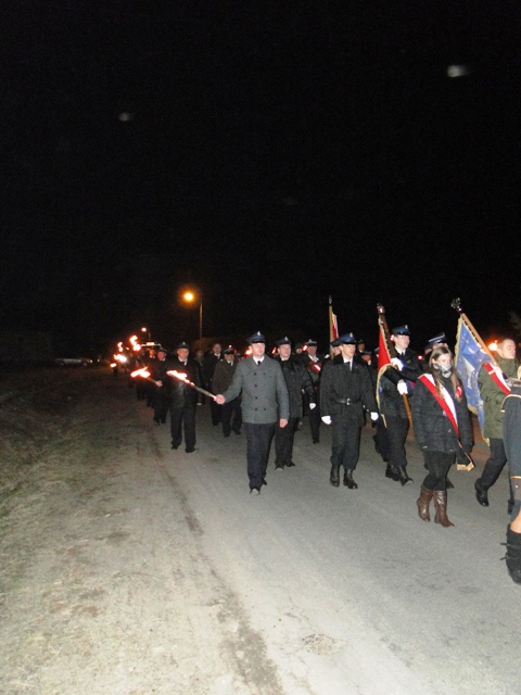 Przemarsz na pobliski cmentarz