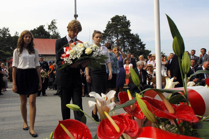 Złożenie kwiatów pod pomnikiem upamięniającym powstańców styczniowych w Ignacewie