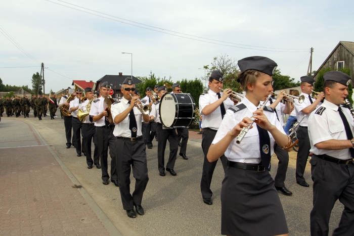 Przemarsz Orkiestry Reprezentacyjnej Sił Powietrznych w Poznaniu – Uroczystości rocznicowe w Ignacew