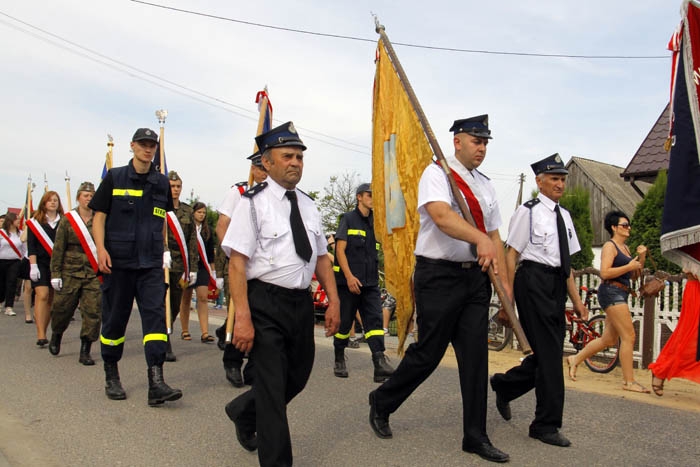 Przemarsz pocztów sztandarowych – uroczystości rocznicowe w Ignacewie