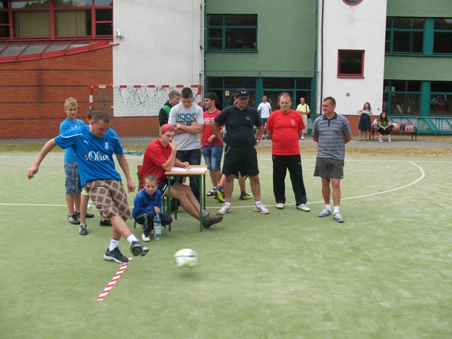 Strzały piłką nożną na bramkę unihoka