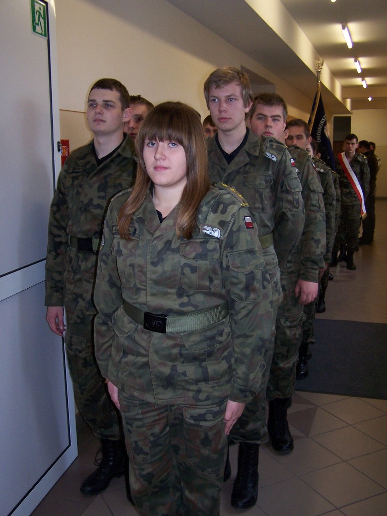 Ślubowanie uczniów klas I Liceum Ogólnokształcącego im. Adama Mickiewicza w Kleczewie i Zasadniczej Szkoły Zawodowej w Wilczynie