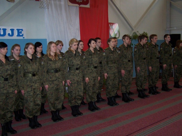 Ślubowanie uczniów klas I Liceum Ogólnokształcącego im. Adama Mickiewicza w Kleczewie i Zasadniczej Szkoły Zawodowej w Wilczynie