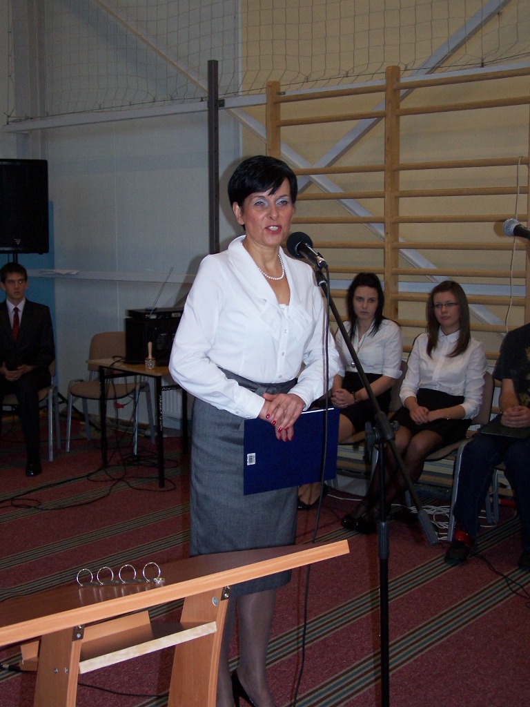 Ślubowanie uczniów klas I Liceum Ogólnokształcącego im. Adama Mickiewicza w Kleczewie i Zasadniczej Szkoły Zawodowej w Wilczynie