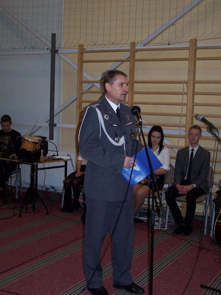 Ślubowanie uczniów klas I Liceum Ogólnokształcącego im. Adama Mickiewicza w Kleczewie i Zasadniczej Szkoły Zawodowej w Wilczynie