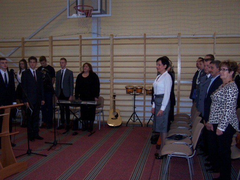 Ślubowanie uczniów klas I Liceum Ogólnokształcącego im. Adama Mickiewicza w Kleczewie i Zasadniczej Szkoły Zawodowej w Wilczynie