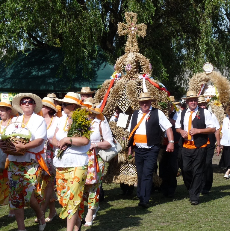 Udane Powiatowe Dożynki 2011 w Rzgowie