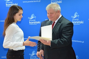 Stypendia starosty wręczone