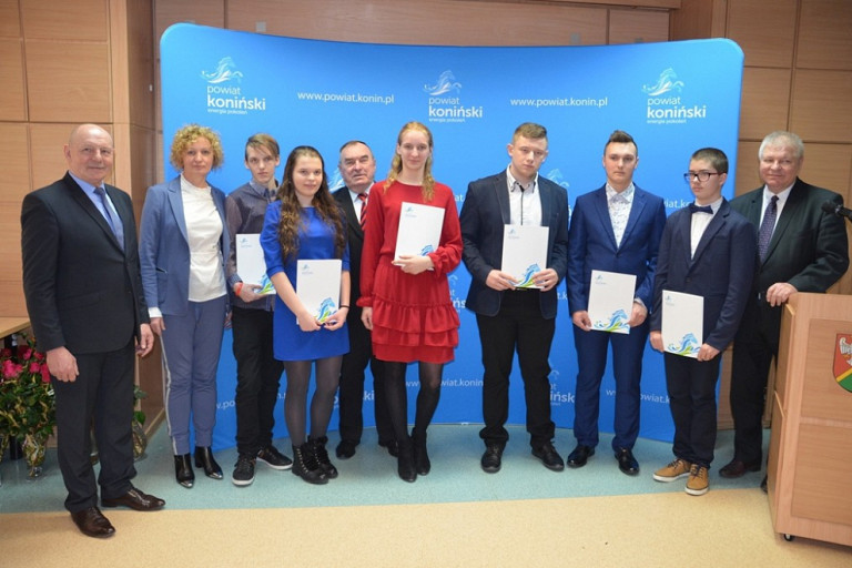 Starostwo uczciło Dzień Nauki Polskiej wręczając stypendia