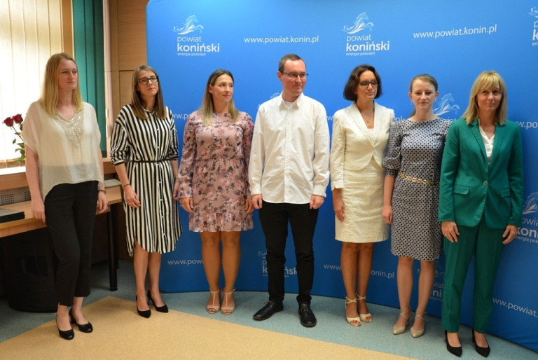 Nauczyciele z powiatu konińskiego z awansami zawodowymi