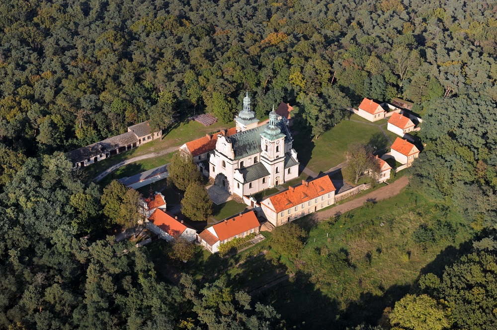  Klasztor oo. Kamedułów w Bieniszewie