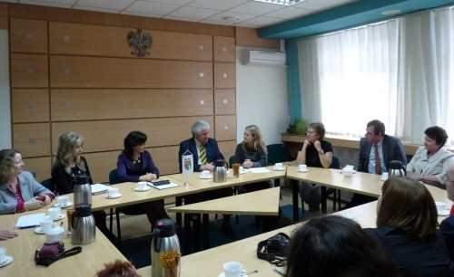 Przedstawiciele Stowarzyszenia Anne Marie Javouhey i Zespołu Terapeutycznego La Sittelle z Fontainebleau z wizytą w Starostwie Powiatowym w Koninie